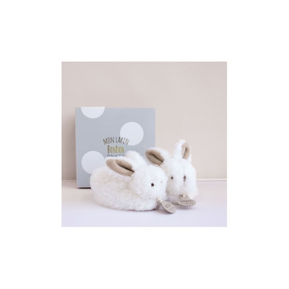 Chaussons Hochet Lapin Bonbon Taupe Doudou Et Cie Dc1310 La Ptite Grenouille